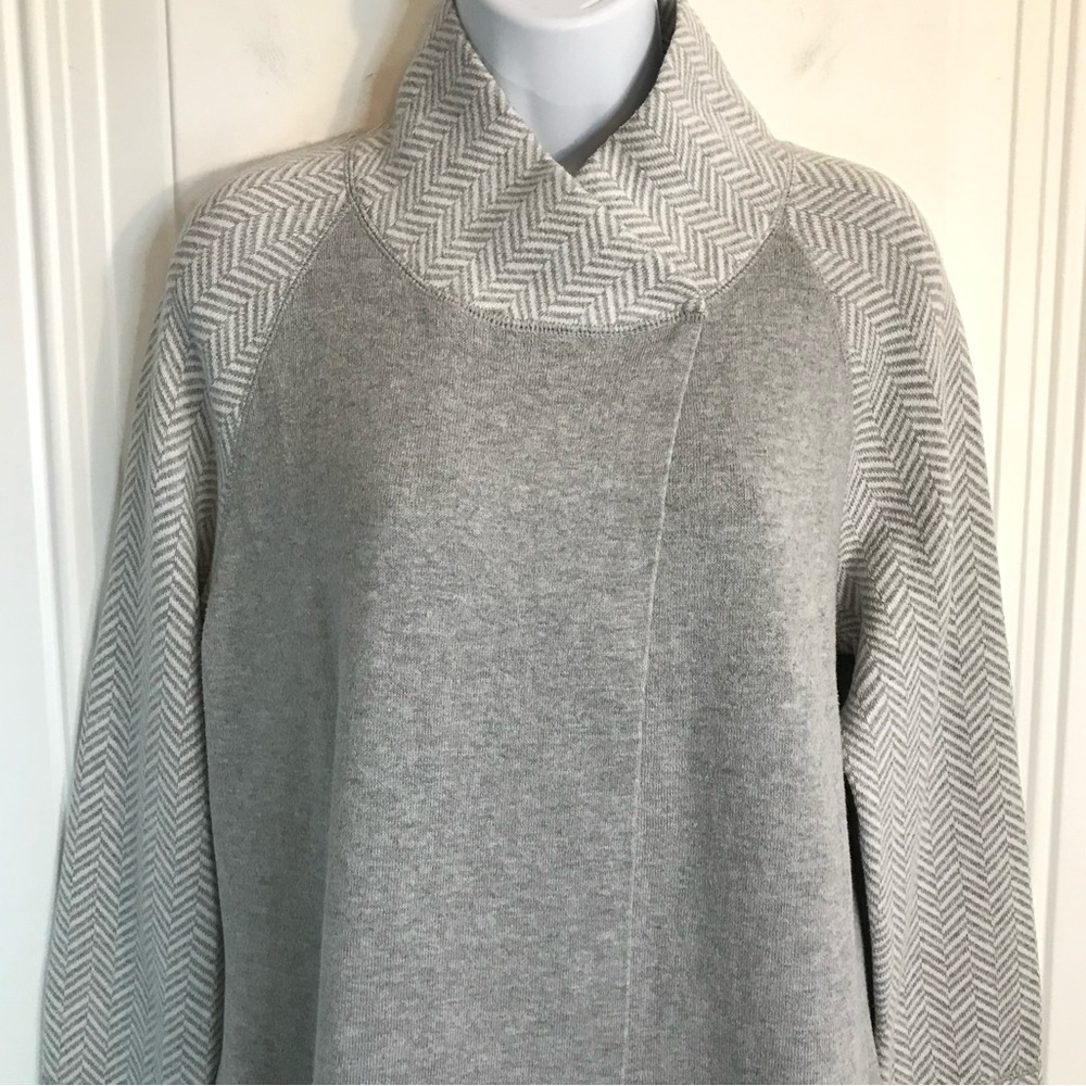 Max Studio Women’s M Heather Gray Chevron Trim Cowl 2-Snap Neck Sweater in EUC - Picture 10 of 16